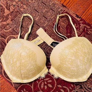 Victoria’s Secret  bra very sexy push-up / pigeonnant 34C